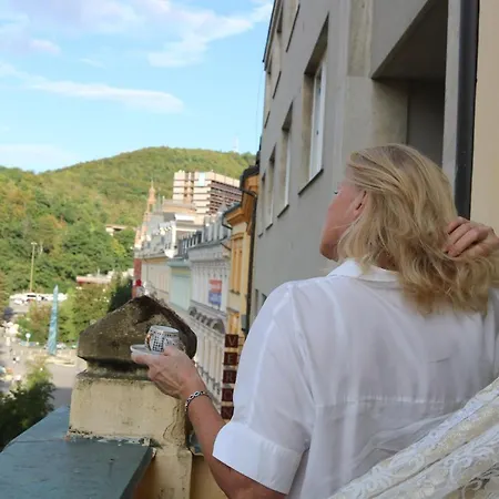 Retro Big With Two Balconies And Lift Apartment
