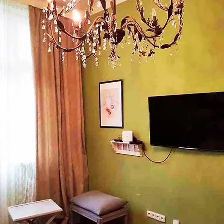 Apartment Retro Big With Two Balconies And Lift Karlovy Vary
