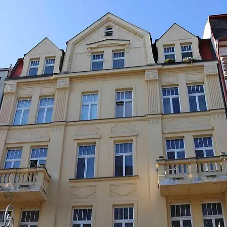 Apartment Retro Big With Two Balconies And Lift